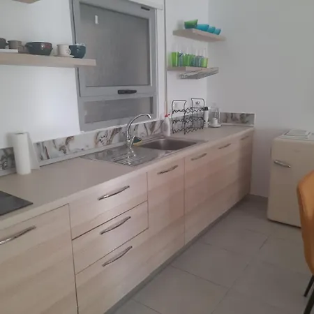 Sunny Apartment *